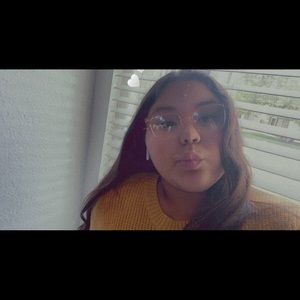 Meet your Posher, Dhalia